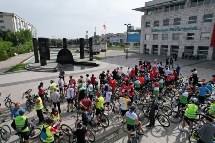 Bursa'da bisiklet tutkunları 19 Mayıs i&ccedil;in pedalladı