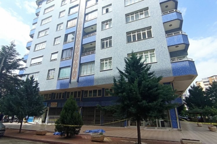 D&ouml;rd&uuml;nc&uuml; kattan d&uuml;şen kadın feci şekilde can verdi!