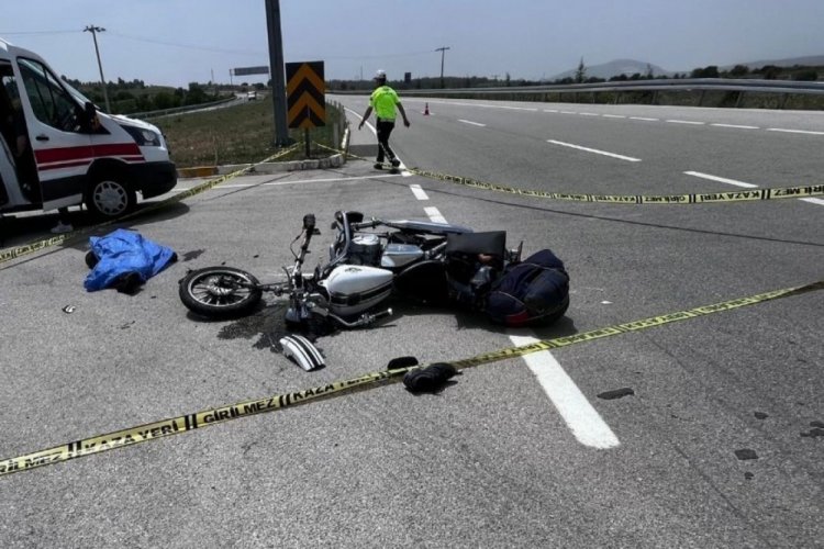 Motosiklet s&uuml;r&uuml;c&uuml;s&uuml;n&uuml;n &ouml;ld&uuml;ğ&uuml; kazada ka&ccedil;an ara&ccedil; aranıyor