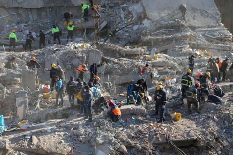 Diyarbakır'da 38 kişiye mezar olan D&uuml;ndar Apartmanı'nın 2 m&uuml;teahhidine hapis cezası