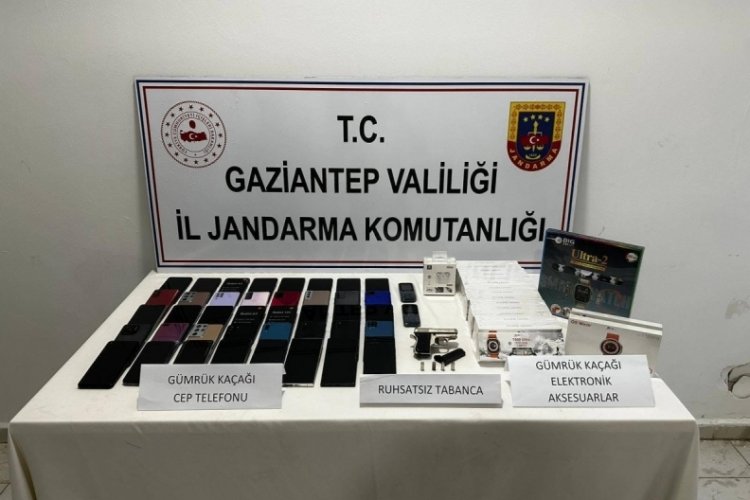 Gaziantep'te g&uuml;mr&uuml;k ka&ccedil;ağı akıllı telefonlar ele ge&ccedil;irildi