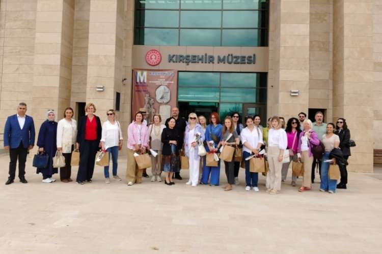27 &uuml;lkenin b&uuml;y&uuml;kel&ccedil;i eşleri T&uuml;rk mutfağının lezzetlerini tattı