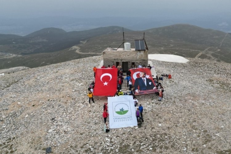 Osmangazili dağcılar 19 Mayıs'ı Uludağ zirvede kutladı