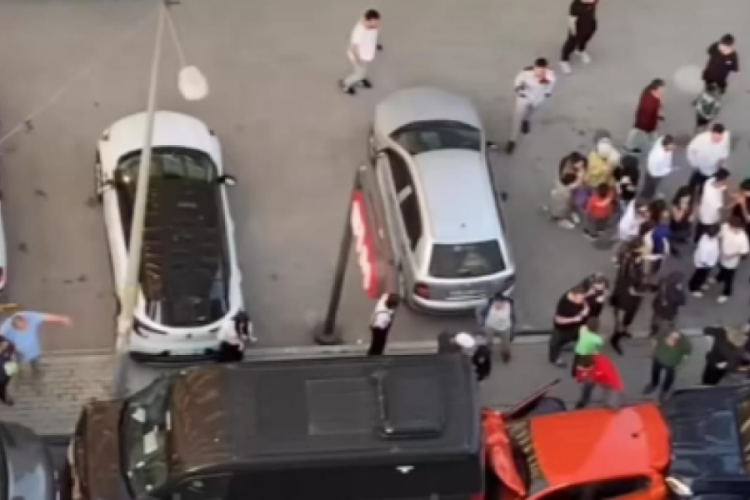 Bursa'da feci zincirleme kaza! 4 ara&ccedil; birbirine girdi