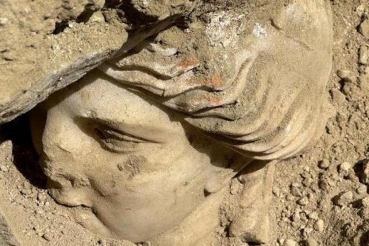 Denizli'de bir eser daha ortaya &ccedil;ıktı! Tam 2 bin 100 yıl sonra g&uuml;neşi g&ouml;rd&uuml;
