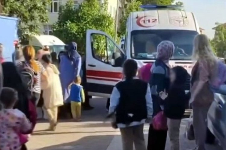 İstanbul'da liselilerin bı&ccedil;aklı kavgasında 1'i ağır 2 kişi yaralandı