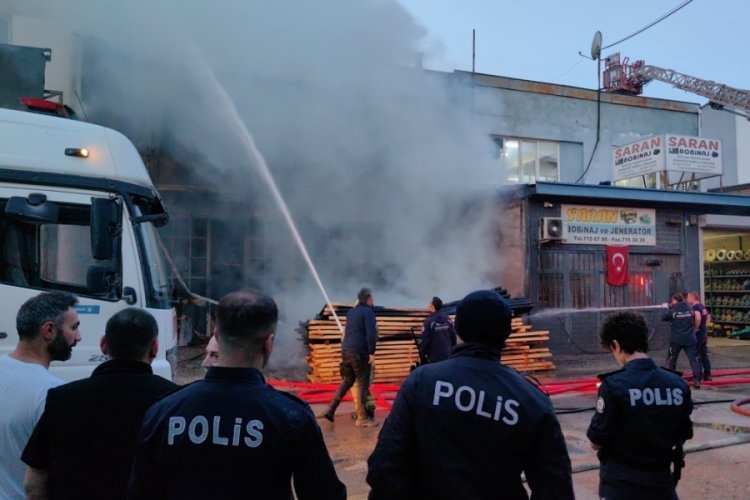 İneg&ouml;l'de mobilya imalathanesinde &ccedil;ıkan yangın s&ouml;nd&uuml;r&uuml;ld&uuml;