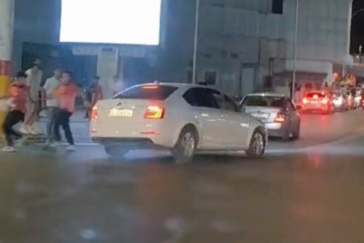 Şanlıurfa'da taraftarın &uuml;zerine otomobil s&uuml;ren s&uuml;r&uuml;c&uuml;ye ceza yağmuru