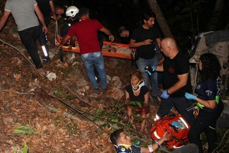 Polisten ka&ccedil;arken 100 metrelik u&ccedil;uruma yuvarlandılar