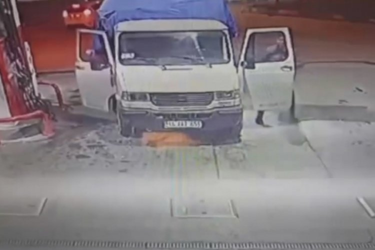 Bursa'da yakıt alan ara&ccedil; b&ouml;yle alev aldı