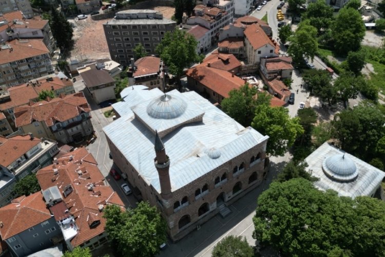 658 yıllık tarihi cami ucube yapıların arasında kurtarılmayı bekliyor
