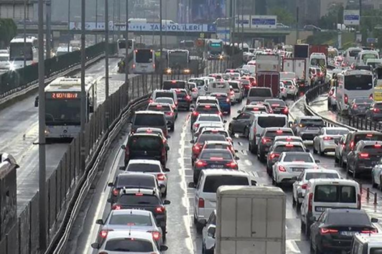 Nisan ayında trafiğe kaydı yapılan taşıt sayısı azaldı