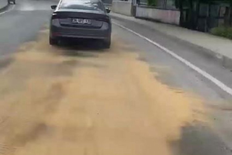 İstanbul'da yola d&ouml;k&uuml;len yağ s&uuml;r&uuml;c&uuml;lere zor anlar yaşattı