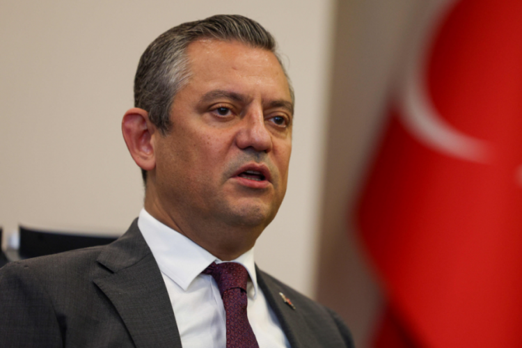 &Ouml;zg&uuml;r &Ouml;zel: S&uuml;rg&uuml;n sırasında yaşamını yitirenleri anıyorum