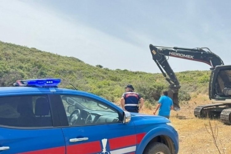 Hazine arazisinde ka&ccedil;ak kazı yapan ş&uuml;pheli yakalandı