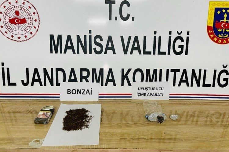 Manisa'da ş&uuml;pheli ara&ccedil;tan uyuşturucu &ccedil;ıktı