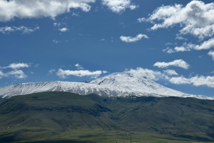Mayıs ayında Ağrı Dağı'na kar yağdı