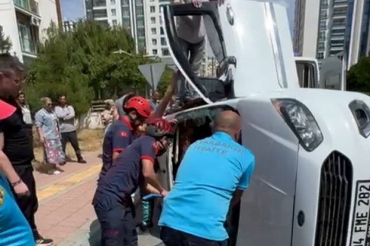 Diyarbakır'da kazada otomobilde sıkışan kişiyi itfaiye kurtardı
