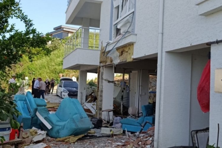 Bursa'da ev sahibiyle tartışan kiracı dairenin doğalgaz vanasını a&ccedil;tı: Patlamada yaralandı