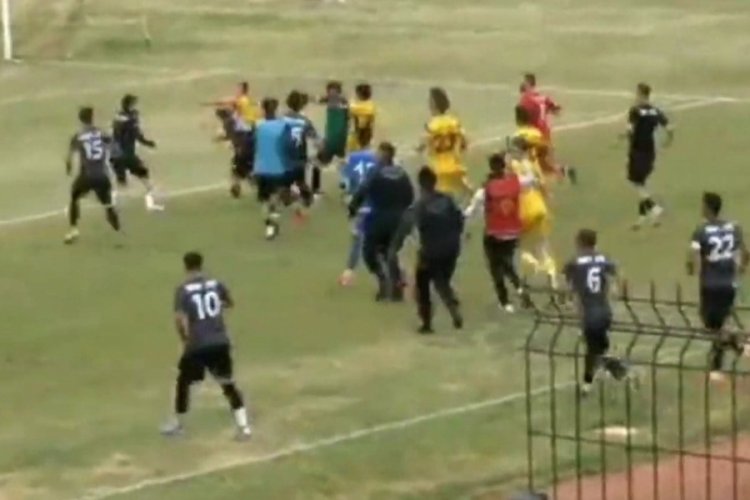 Tekirdağ'da futbol ma&ccedil;ı yumruklaşmaya d&ouml;nd&uuml;: 16 kırmızı kart &ccedil;ıktı