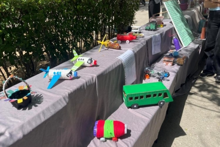 Denizli'de lise &ouml;ğrencileri yeteneklerini 'sıfır atık' projesiyle sanata taşıdı