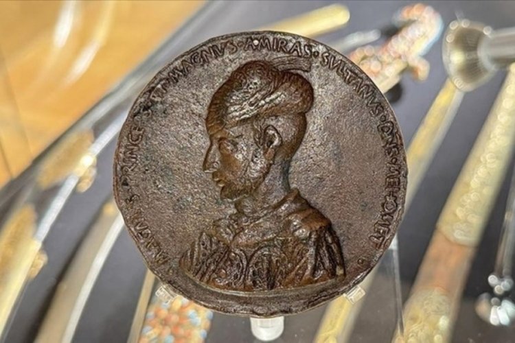 Osmanlı eserleri a&ccedil;ık artırmada: Fatih'in "Tılsımlı Madalyonu"na verilen teklif kabul edilmedi!