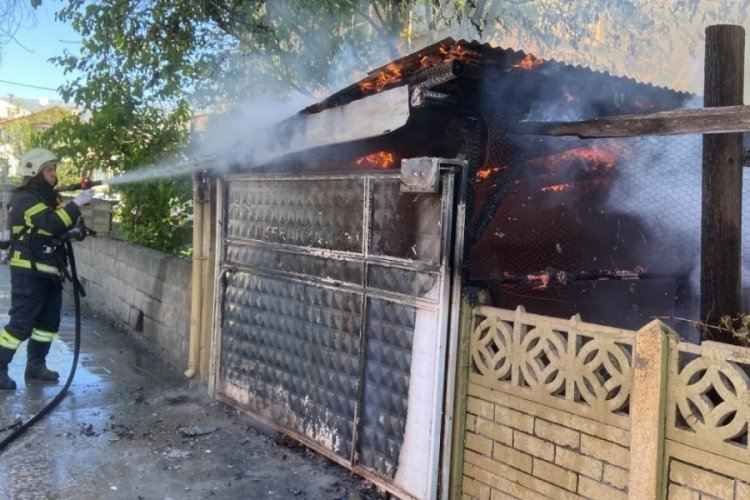 Erzincan'da korkutan garaj yangını