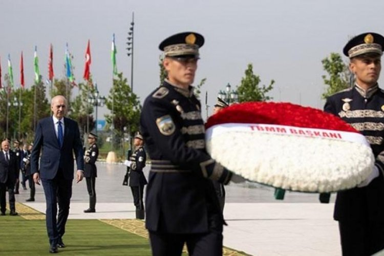 Numan Kurtulmuş Özbekistan'da Bağımsızlık Anıtı'na çelenk bıraktı