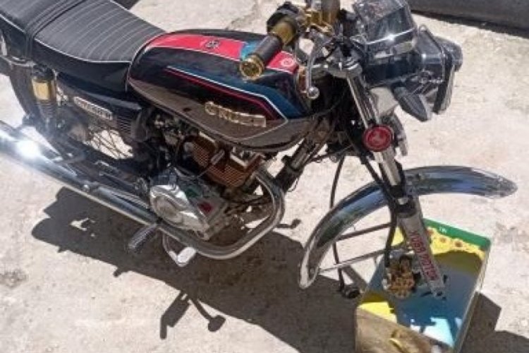 Adıyaman'da park halindeki motorun tekerini &ccedil;aldılar