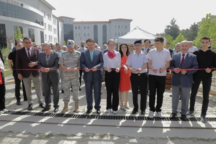 K&uuml;tahya'da &ouml;ğrencilerin yetenekleriyle "Mesleki Teknik Eğitim fuarı" kapılarını a&ccedil;tı