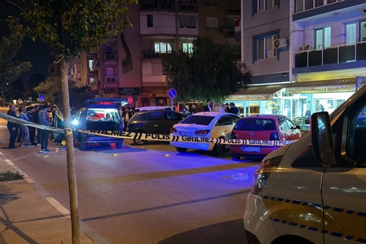İzmir'de kıraathane &ouml;n&uuml;nde &ccedil;atışma!