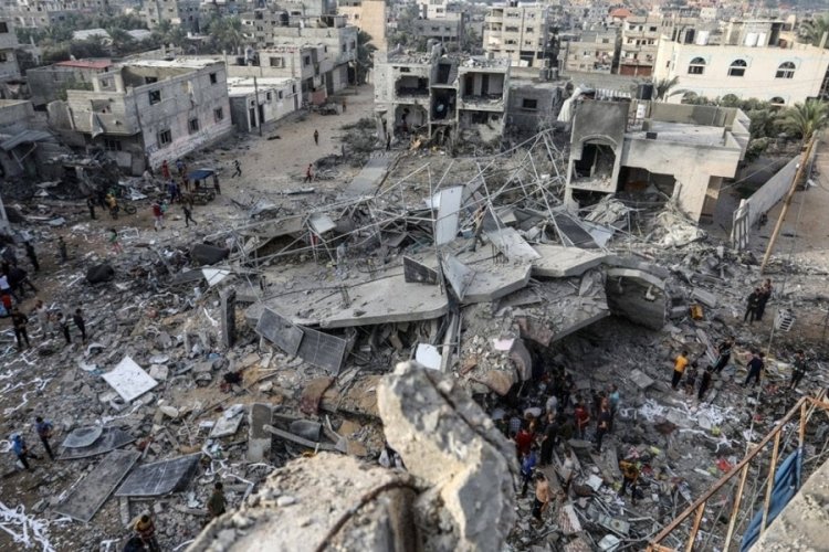 Gazze'ye havadan ve denizden bombardıman!