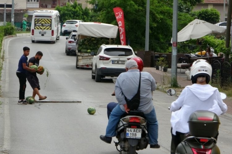 Antalya'da kamyonetten düşen çocuk ölümden kıl payı kurtuldu