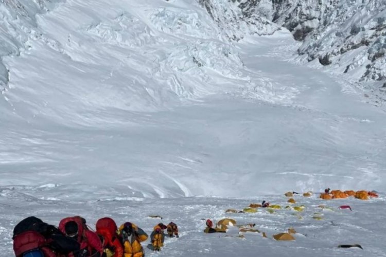 Everest'te kaybolan dağcının cansız bedeni bulundu
