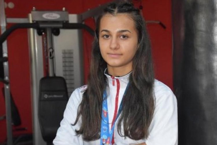 Elif Ceren Şanlı'dan Kick boksta d&uuml;nya şampiyonluğu