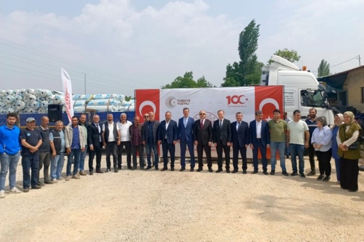 Bursalı &uuml;reticiye y&uuml;zde 50 hibe yoluyla verilen sera naylonu teslim t&ouml;reni yapıldı