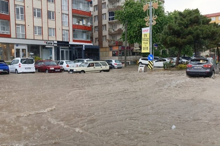 Bursa Orhangazi'de dolu ve sağanak yağış etkili oldu