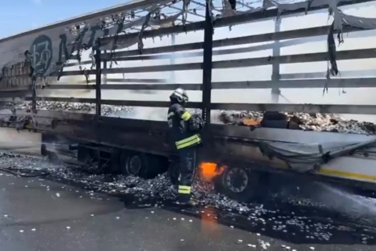 Tekirdağ'da tır dorsesi alevlere teslim oldu