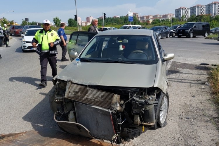 Samsun'da otomobil tır ile &ccedil;arpıştı: 1 yaralı