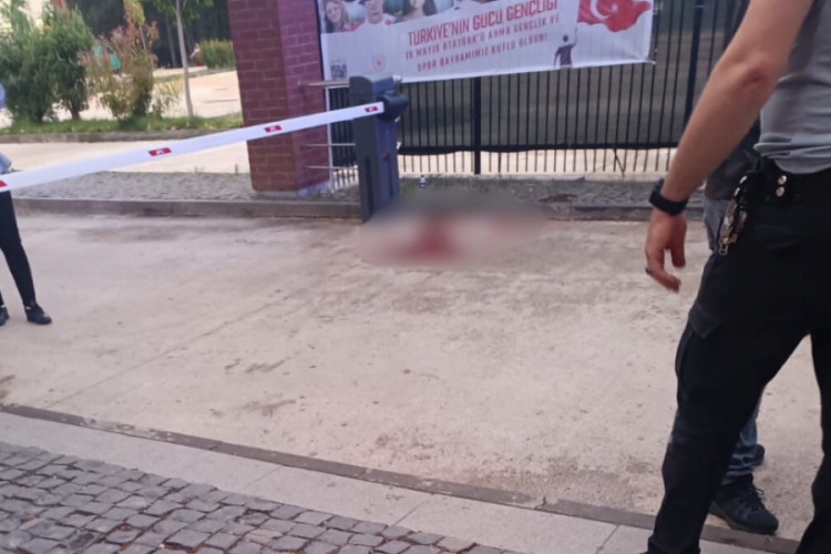 Anadolu Üniversitesi'nde bıçaklı kavga: 1 öğrenci yaralı