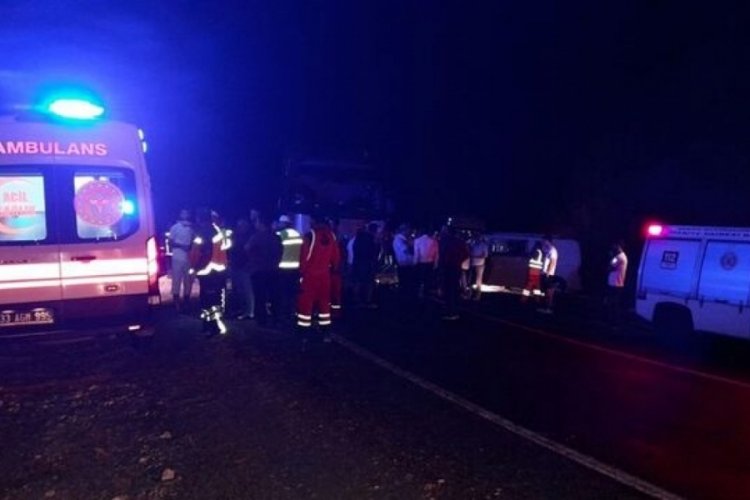Mersin'nde minibüs ve tanker çarpıştı: 14 yaralı