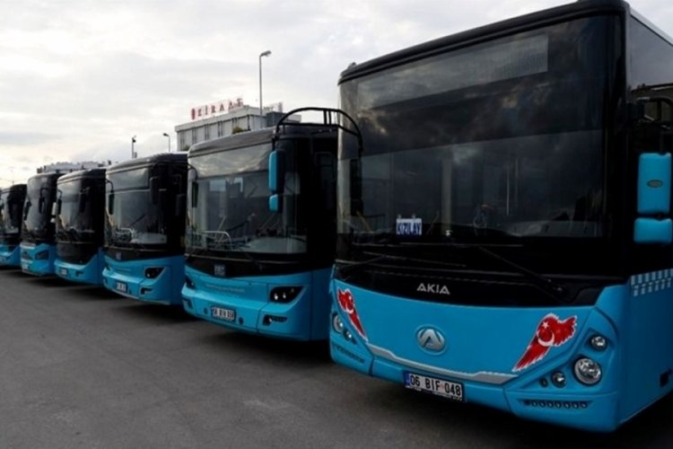 Ankara'da telefonuna bakarak yolda y&uuml;r&uuml;yen kişiye otob&uuml;s &ccedil;arptı