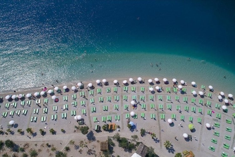 K&uuml;lt&uuml;r ve Turizm Bakanlığı a&ccedil;ıkladı: T&uuml;rkiye'ye yılın ilk 4 ayında 12 milyonu aşkın ziyaret&ccedil;i