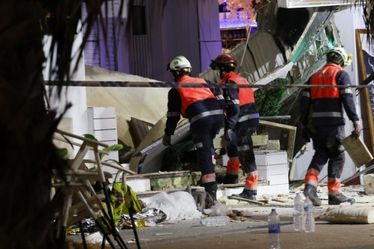 İspanya'da restoranın tabanı &ccedil;&ouml;kt&uuml;: 4 can kaybı, 16 yaralı
