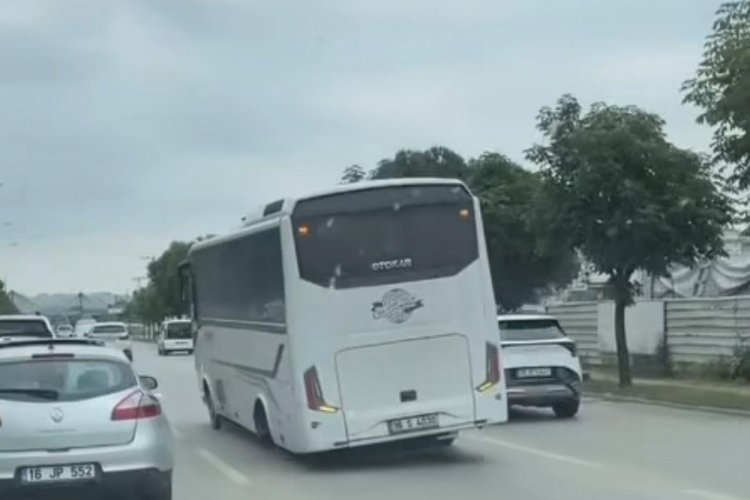 Bursa'da tekeri fırlayan otob&uuml;s trafikte seyretti!