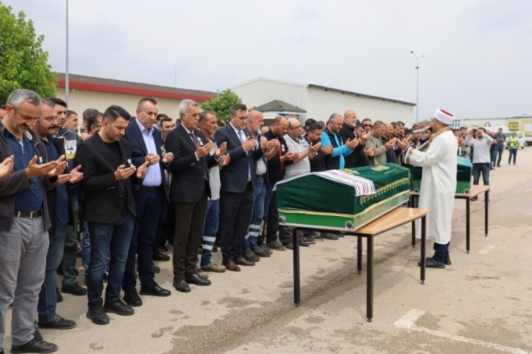 Bursa'da feci kazada hayatını kaybeden belediye çalışanları son yolculuklarına uğurlandı