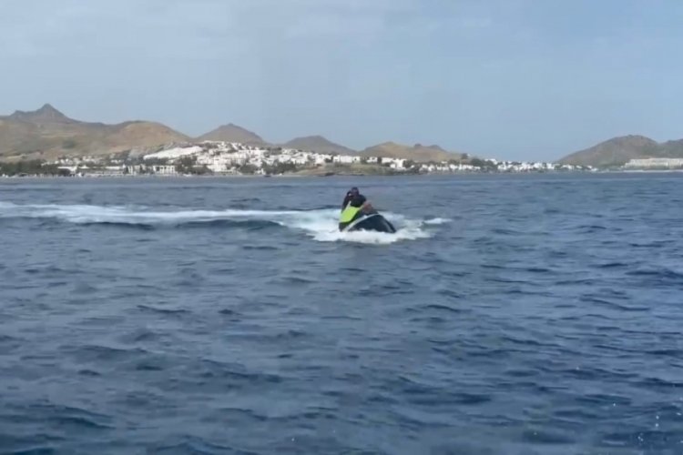 Bodrum'da jet ski ile ka&ccedil;maya &ccedil;alıştılar