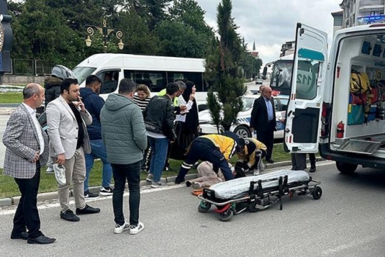 K&uuml;tahya'da motosikletin &ccedil;arptığı gen&ccedil; kız yaralandı
