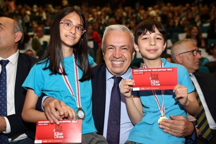 Bursa'da okuma şampiyonları &ouml;d&uuml;llerini aldı