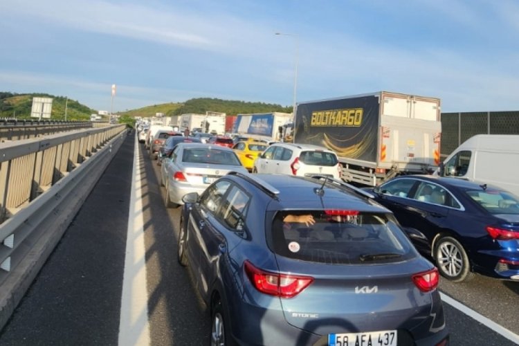 Kuzey Marmara Otoyolu'nda trafik durdu